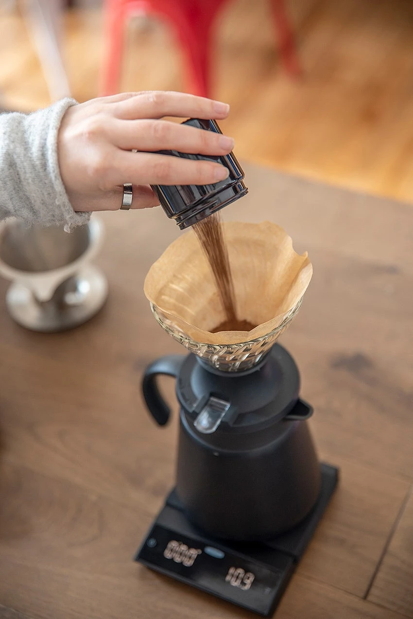 Hario Mini Mill Plus V60 Starter Kit (Clear) 7 Hario Mini Mill Plus V60 Starter Kit (Clear) - Image 7